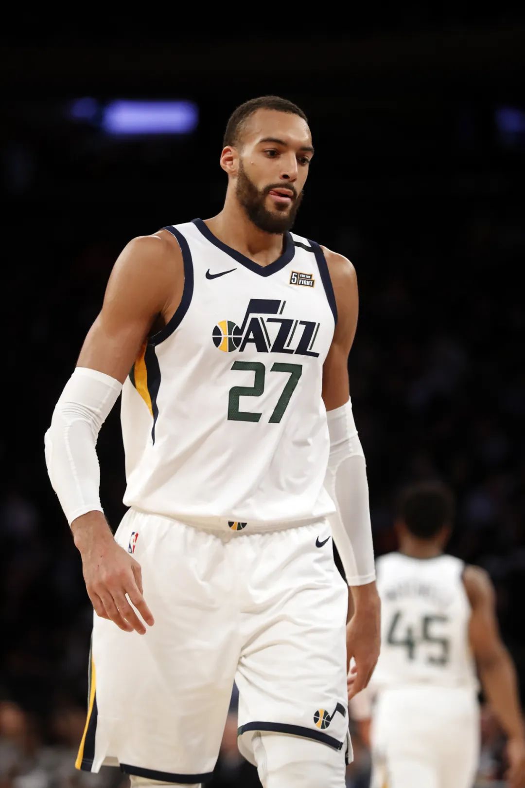 db电竞官网官网-男子征兵裸检正面